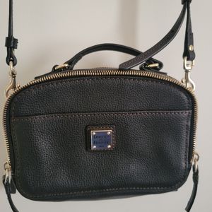 Dooney and Bourke crossbody, Black.